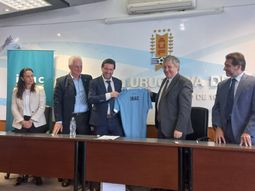 El INAC y la AUF acordaron la exportación de 900 kilos de carne para la selección de Uruguay en Qatar. El INAC y la AUF acordaron la exportación de 900 kilos de carne para la selección de Uruguay en Qatar.