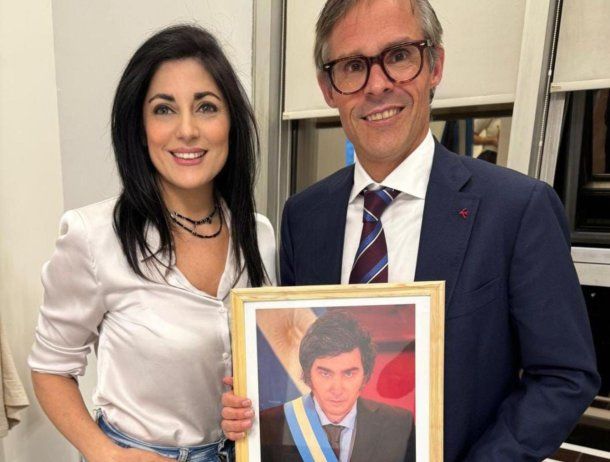 Juliana Santillán y su desaparecido amigo Foster Gillet.