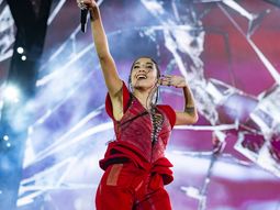 maria becerra y un contundente palito a milei durante sus shows en river: no tiene que ser... maria becerra y un contundente palito a milei durante sus shows en river: no tiene que ser...