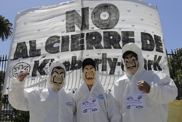 Quilmes: desalojaron a los trabajadores que ocupaban la planta de Kimberly Clark