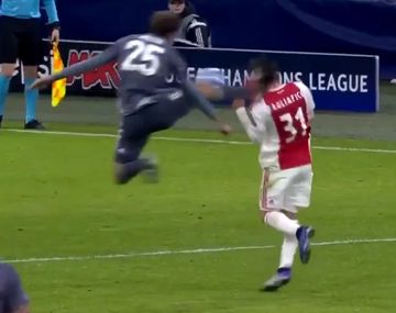 ¡Casi le arrancan la cabeza! Terrible patada al capitán de la Selección