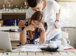 Para el INDEC, una familia tipo necesitó casi $1,4 millones en febrero para no caer en la pobreza Para el INDEC, una familia tipo necesitó casi $1,4 millones en febrero para no caer en la pobreza