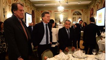 macri promete no intervenir en el tipo de cambio: lo va a fijar el mercado macri promete no intervenir en el tipo de cambio: lo va a fijar el mercado