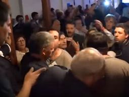 Golpes e insultos en una audiencia pública por los vuelos de Flybondi en El Palomar