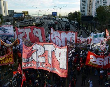 Caos de tránsito en el microcentro por protestas