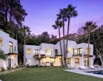 Así es la impactante mansión de Bad Bunny en Hollywood: lujo