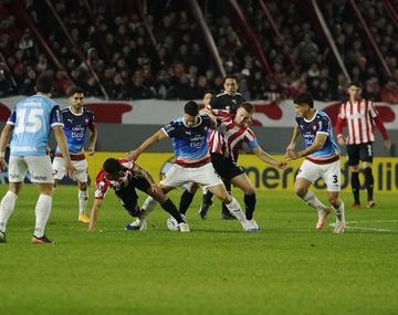 Estudiantes empató con Cerro Porteño y avanzó a los cuartos de final