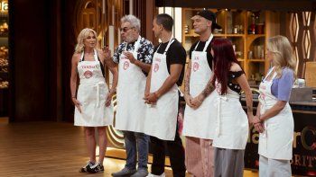 yanina latorre debuto en masterchef con polemica: juntaron firmas... yanina latorre debuto en masterchef con polemica: juntaron firmas...