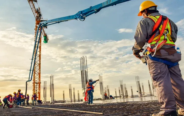 Ya hay telegramas de despido por el freno a la obra pública que anunció Milei