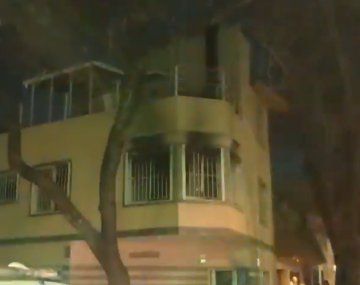 Incendio en un edificio de Parque Patricios: fueron asistidas dos personas