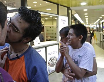 Aseguran que los gays son más felices que los heterosexuales