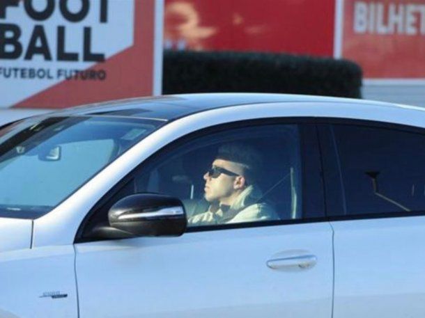 Mientras espera por una definición, Enzo Fernández se entrenó con Benfica