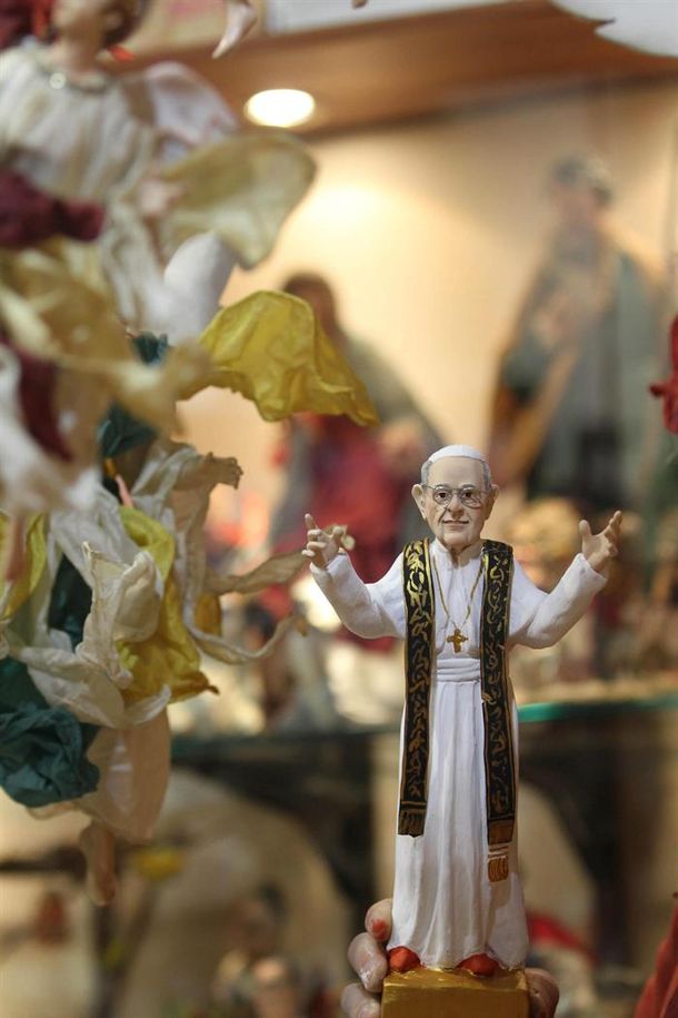 Ya se ofrecen los primeros muñecos del papa argentino