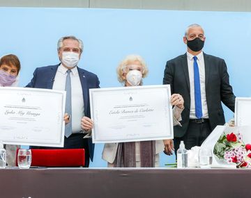 Alberto homenajeó a las inmensas Madres y Abuelas de Plaza de Mayo