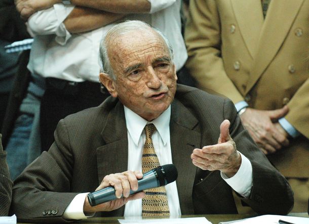 Califican de legítimos los controles a la compra de dólares