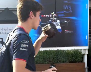 Franco Colapinto llegó a Bakú con mate en mano.