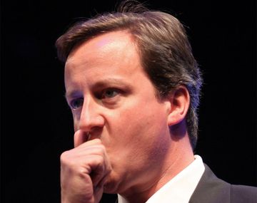 Reino Unido sigue en recesión por tercer trimestre consecutivo