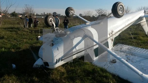 Se estrelló una avioneta en Berazategui pero su piloto se salvó