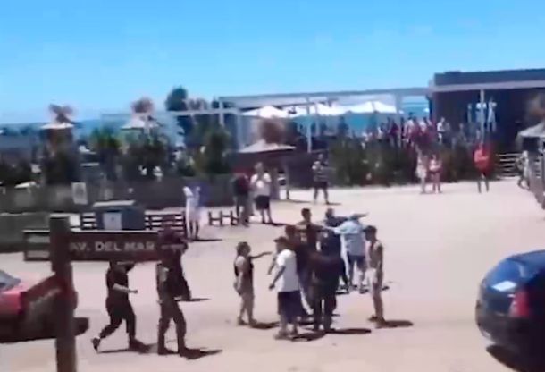 Batalla campal en Pinamar: pelea de recolectores de aceite a metros de la playa dejó a trabajador en terapia