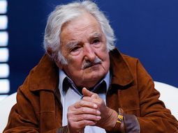 El expresidente uruguayo José Mujica terminó la primera etapa del tratamiento contra el cáncer de esófago que padece. El expresidente uruguayo José Mujica terminó la primera etapa del tratamiento contra el cáncer de esófago que padece.