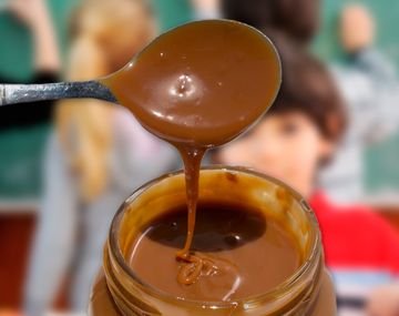 Le untó dulce de leche en la cara a un alumno