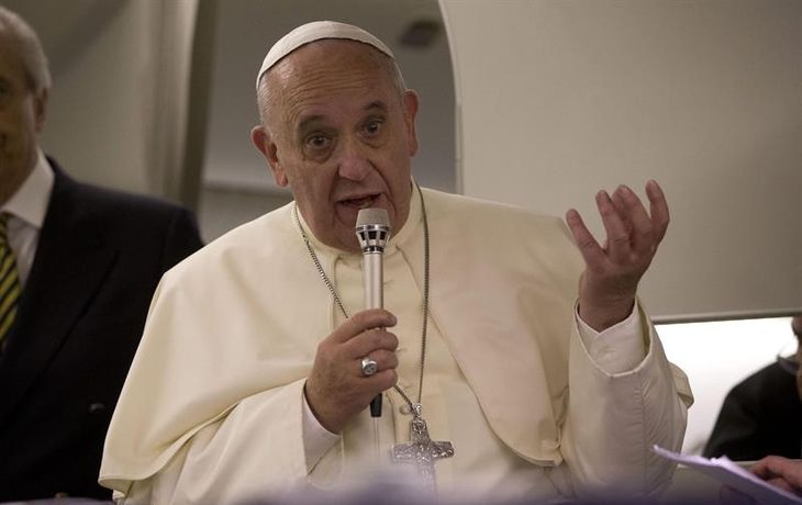 El Papa pidió defender el empleo y fustigó al capital financiero