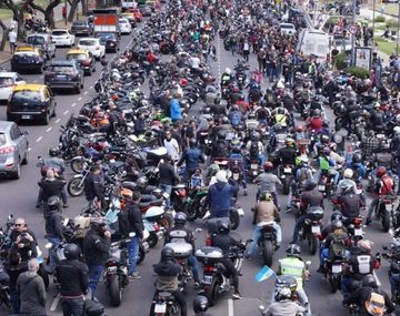 Multitudinaria marcha de motociclistas por el crimen de Andrés Blaquier