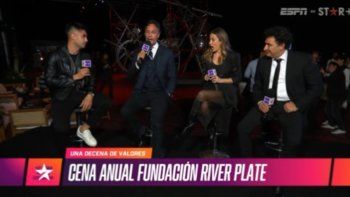 pity martinez cruzo a gustavo yarroch en la cena de river: esta hablando... pity martinez cruzo a gustavo yarroch en la cena de river: esta hablando...