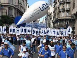 Gremios docentes anunciaron paro nacional para el próximo lunes y responsabilizaron a Milei