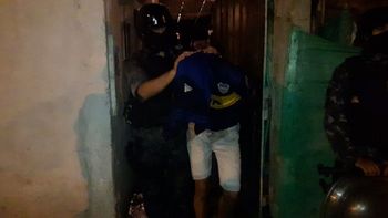 Momento en el que el menor era llevado detenido Momento en el que el menor era llevado detenido