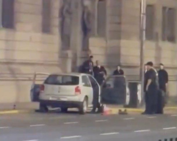 Alerta y final insólito frente al Congreso por un auto sin patente: intervino la Brigada de Explosivos