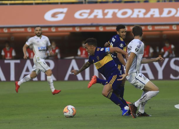 Boca no pudo doblegar al Santos y tiene que al menos empatar haciendo goles en Brasil para ser finalista