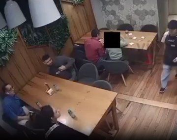 Le robaron un violín en San Telmo y busca recuperarlo con ayuda de la gente