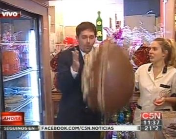 ¿Lo tiró o se le cayó? El blooper del huevo de pascua divide las opiniones