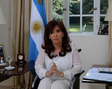 La Presidente propuso disolver la ex SIDE