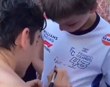 El nuevo ídolo de los más chicos: el gesto de Colapinto con unos niños