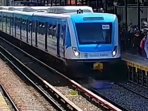 Imágenes sensibles: una mujer intentó quitarse la vida en el tren Sarmiento 