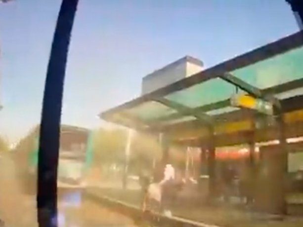 El impactante choque de colectivos en el Metrobus de la 9 de Julio visto desde adentro
