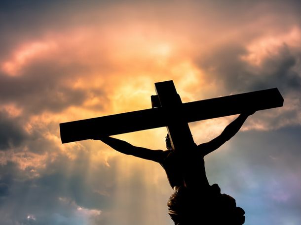 Qué conmemora el Viernes Santo el cristianismo y qué representativa práctica se recrea