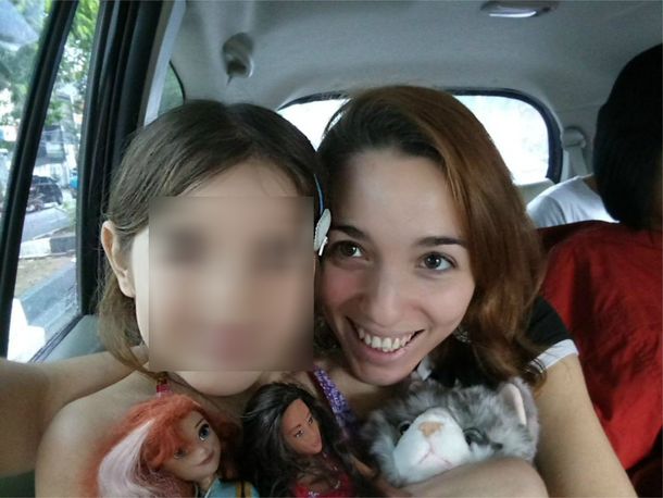 Alum junto a su mamá