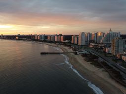 El informe de Ceres da cuenta de la situación del turismo en Uruguay, así como sobre su incidencia en la economía nacional. El informe de Ceres da cuenta de la situación del turismo en Uruguay, así como sobre su incidencia en la economía nacional.