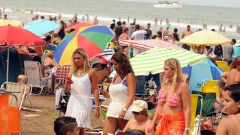 los hoteles cuestan un 40% mas los fines de semana en la costa los hoteles cuestan un 40% mas los fines de semana en la costa