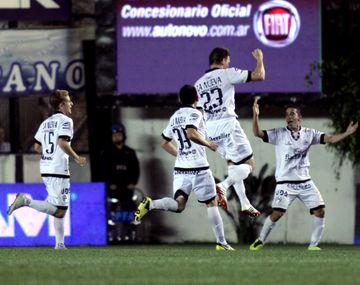 All Boys venció a Racing y lo hundió aún más en la tabla