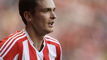 detuvieron a un jugador ingles por tener relaciones sexuales con una menor detuvieron a un jugador ingles por tener relaciones sexuales con una menor