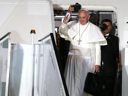 el papa antes de subir al avion: parto lleno de recuerdos el papa antes de subir al avion: parto lleno de recuerdos