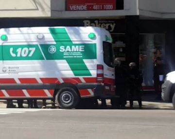 Un hombre se atrincheró con su bebé de tres días en una ambulancia del SAME