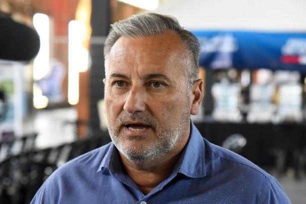 Lewandowski gana en el frente del peronismo y será el candidato en Santa Fe