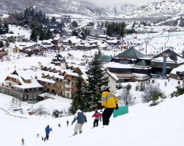 Un brote de norovirus afectó a 180 estudiantes que volvieron de Bariloche.