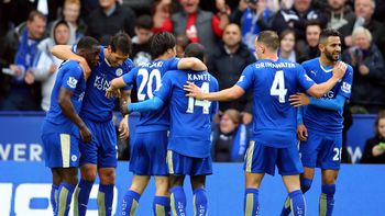 con dos de ulloa, leicester goleo y se encamina a hacer historia con dos de ulloa, leicester goleo y se encamina a hacer historia