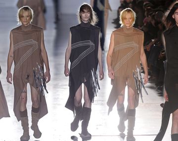 Un diseñador hizo que los modelos mostraran sus genitales en un desfile